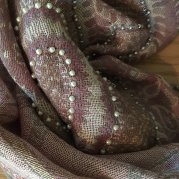 SCARF - Picture 2 of 7